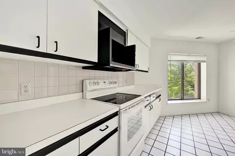 Kitchen - 3041 Fallstaff Rd #505D, Baltimore, MD 21209 photo 4 of 4