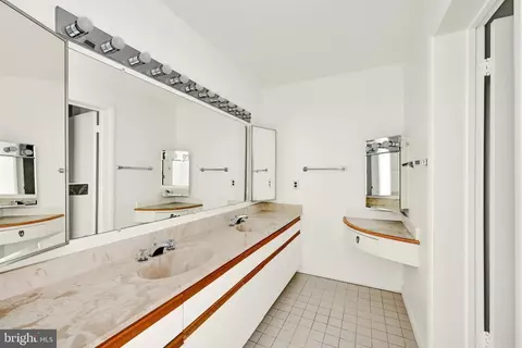 Bath - 3041 Fallstaff Rd #505D, Baltimore, MD 21209 photo 1 of 3