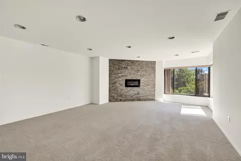 Living - 3041 Fallstaff Rd #505D, Baltimore, MD 21209 photo 4 of 6