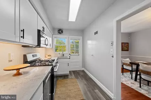 Entry Way - 4208 Westview Rd, Baltimore, MD 21218 photo 1 of 2