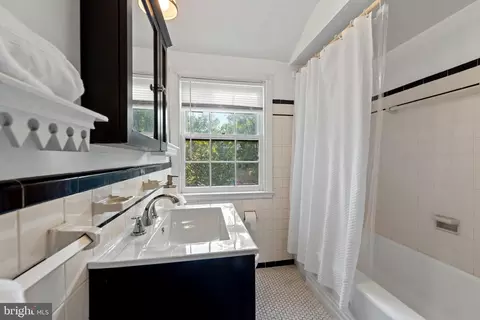 Bath - 4208 Westview Rd, Baltimore, MD 21218 photo 1 of 2
