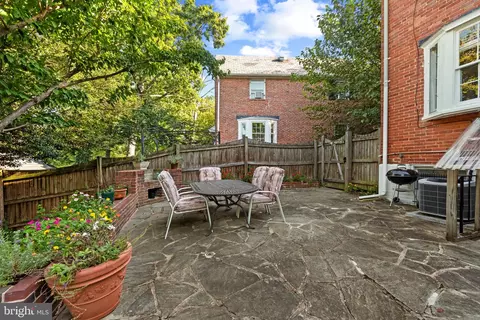 Exterior - 4208 Westview Rd, Baltimore, MD 21218 photo 3 of 4
