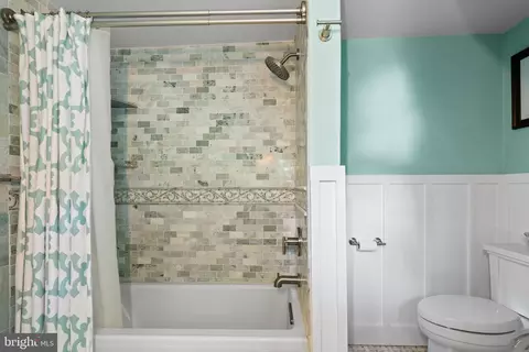 Bath - 400 Bretton Pl, Baltimore, MD 21218 photo 4 of 5