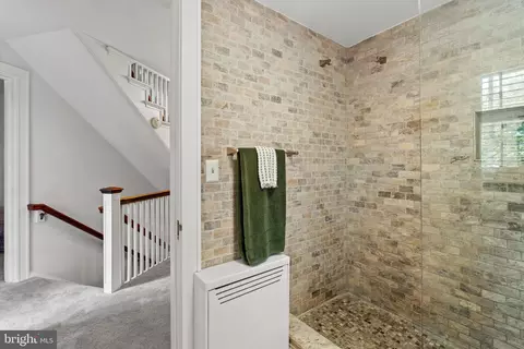 Entry Way - 400 Bretton Pl, Baltimore, MD 21218 photo 5 of 9