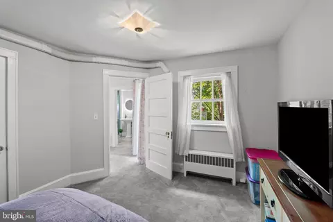 Bedroom - 400 Bretton Pl, Baltimore, MD 21218 photo 2 of 14