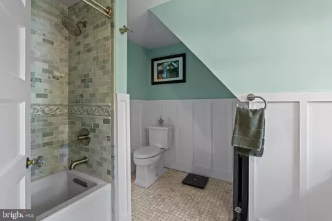 Bath - 400 Bretton Pl, Baltimore, MD 21218 photo 3 of 5