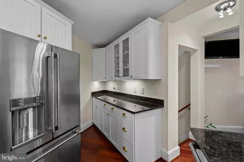 Kitchen - 400 Bretton Pl, Baltimore, MD 21218 photo 3 of 4