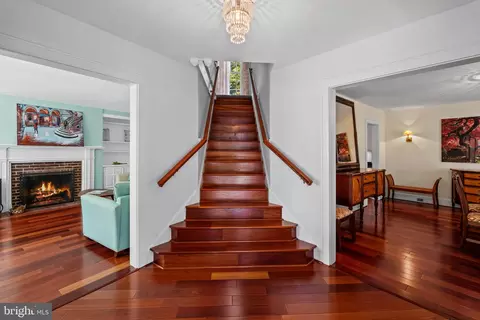 Entry Way - 400 Bretton Pl, Baltimore, MD 21218 photo 1 of 9