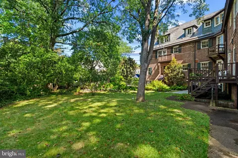 Exterior - 400 Bretton Pl, Baltimore, MD 21218 photo 9 of 12