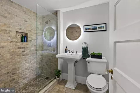 Bath - 400 Bretton Pl, Baltimore, MD 21218 photo 1 of 5
