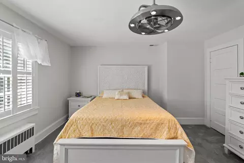 Bedroom - 400 Bretton Pl, Baltimore, MD 21218 photo 7 of 14