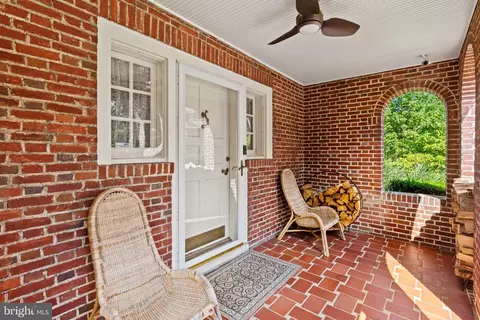 Exterior - 400 Bretton Pl, Baltimore, MD 21218 photo 5 of 12