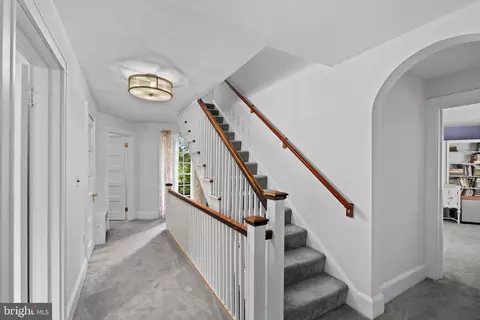 Entry Way - 400 Bretton Pl, Baltimore, MD 21218 photo 6 of 9