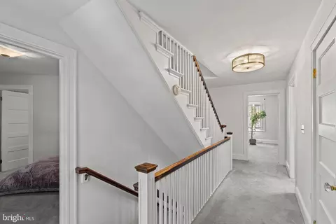 Entry Way - 400 Bretton Pl, Baltimore, MD 21218 photo 8 of 9
