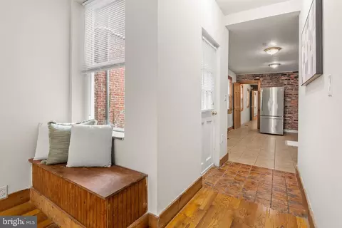 Entry Way - 1742 E Lombard St, Baltimore, MD 21231 photo 2 of 4