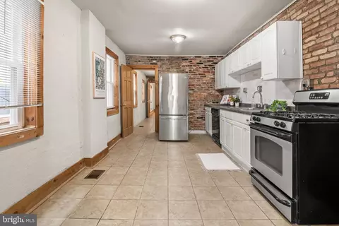 Entry Way - 1742 E Lombard St, Baltimore, MD 21231 photo 3 of 4