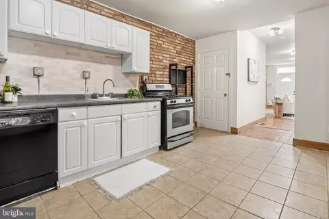 Entry Way - 1742 E Lombard St, Baltimore, MD 21231 photo 4 of 4