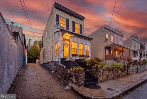 3246 Kingsley St, Baltimore, MD 21229