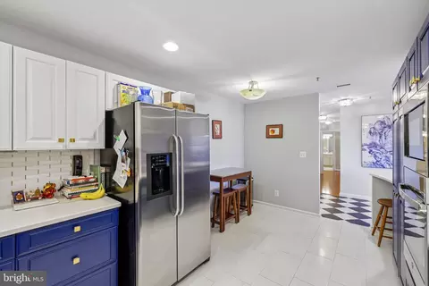Kitchen - 10 E Lee St #802, Baltimore, MD 21202 photo 3 of 5