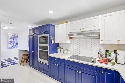 Kitchen - 10 E Lee St #802, Baltimore, MD 21202 photo 2 of 5