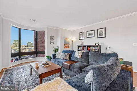 Living - 10 E Lee St #802, Baltimore, MD 21202 photo 2 of 3