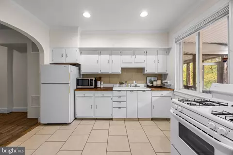 Kitchen - 607 W 33rd St, Baltimore, MD 21211 photo 2 of 4