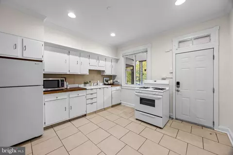 Kitchen - 607 W 33rd St, Baltimore, MD 21211 photo 1 of 4