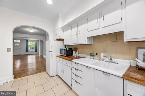 Kitchen - 607 W 33rd St, Baltimore, MD 21211 photo 3 of 4