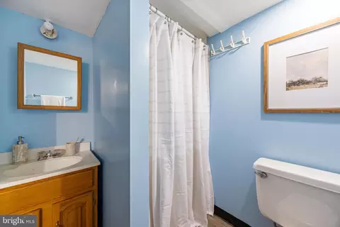 Bath - 607 W 33rd St, Baltimore, MD 21211 photo 3 of 3