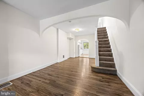 Living - 607 W 33rd St, Baltimore, MD 21211 photo 1 of 2