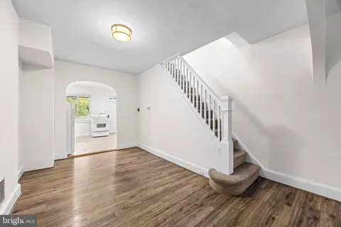 Entry Way - 607 W 33rd St, Baltimore, MD 21211 photo 2 of 5
