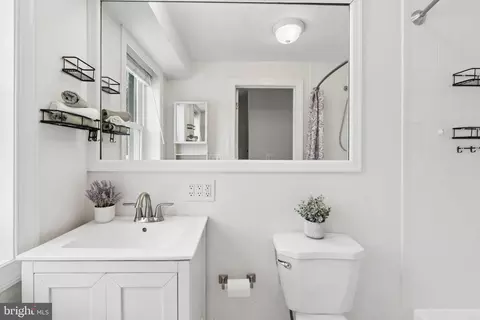 Bath - 317 S Regester St, Baltimore, MD 21231 photo 2 of 3