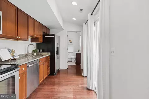 Entry Way - 317 S Regester St, Baltimore, MD 21231 photo 7 of 8