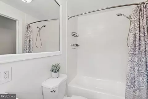 Bath - 317 S Regester St, Baltimore, MD 21231 photo 3 of 3