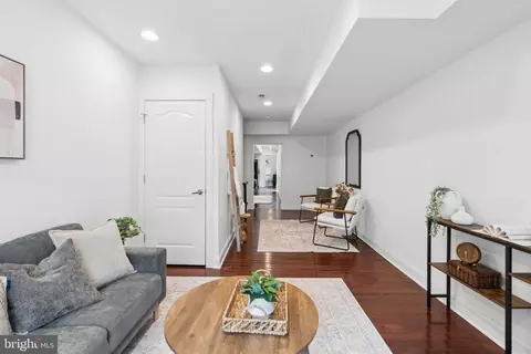 Entry Way - 317 S Regester St, Baltimore, MD 21231 photo 3 of 8