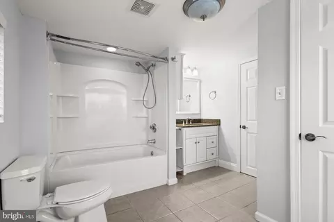 Bath - 1620 Marshall St, Baltimore, MD 21230 photo 2 of 2