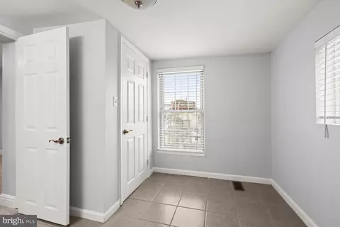 Entry Way - 1620 Marshall St, Baltimore, MD 21230 photo 5 of 6