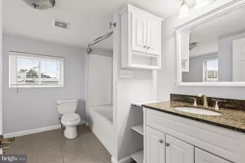 Bath - 1620 Marshall St, Baltimore, MD 21230 photo 1 of 2