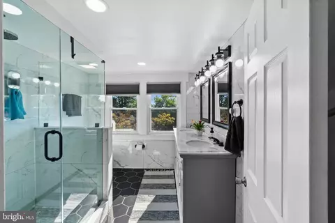 Bath - 3102 Echodale Ave, Baltimore, MD 21214 photo 3 of 4
