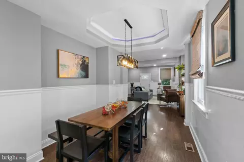 Entry Way - 3102 Echodale Ave, Baltimore, MD 21214 photo 2 of 4