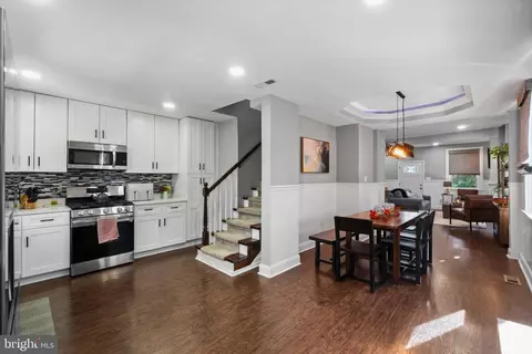 Entry Way - 3102 Echodale Ave, Baltimore, MD 21214 photo 3 of 4