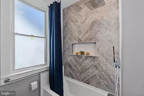 Bath - 3102 Echodale Ave, Baltimore, MD 21214 photo 2 of 4