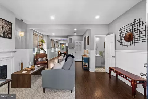 Entry Way - 3102 Echodale Ave, Baltimore, MD 21214 photo 1 of 4