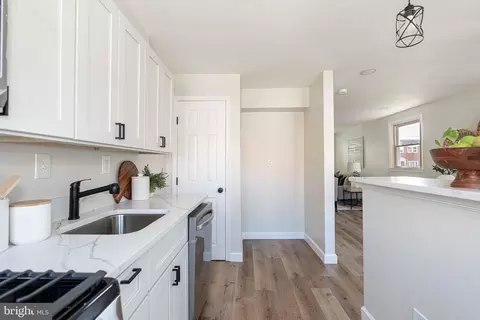 Entry Way - 4760 Elison Ave, Baltimore, MD 21206 photo 7 of 7