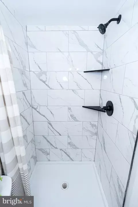 Bath - 4760 Elison Ave, Baltimore, MD 21206 photo 1 of 6