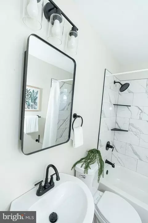 Bath - 4760 Elison Ave, Baltimore, MD 21206 photo 6 of 6