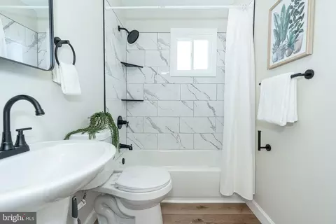 Bath - 4760 Elison Ave, Baltimore, MD 21206 photo 5 of 6
