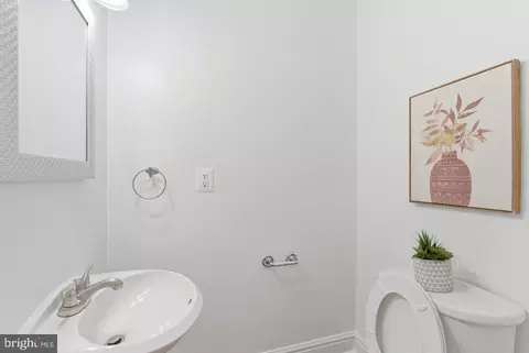 Entry Way - 11 E Ostend St, Baltimore, MD 21230 photo 2 of 4