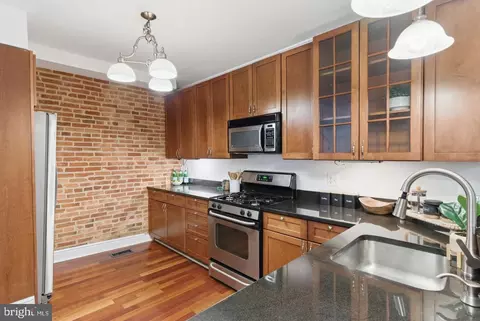 Kitchen - 11 E Ostend St, Baltimore, MD 21230 photo 4 of 5
