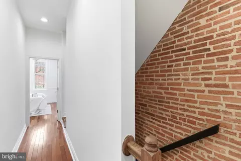Entry Way - 11 E Ostend St, Baltimore, MD 21230 photo 3 of 4